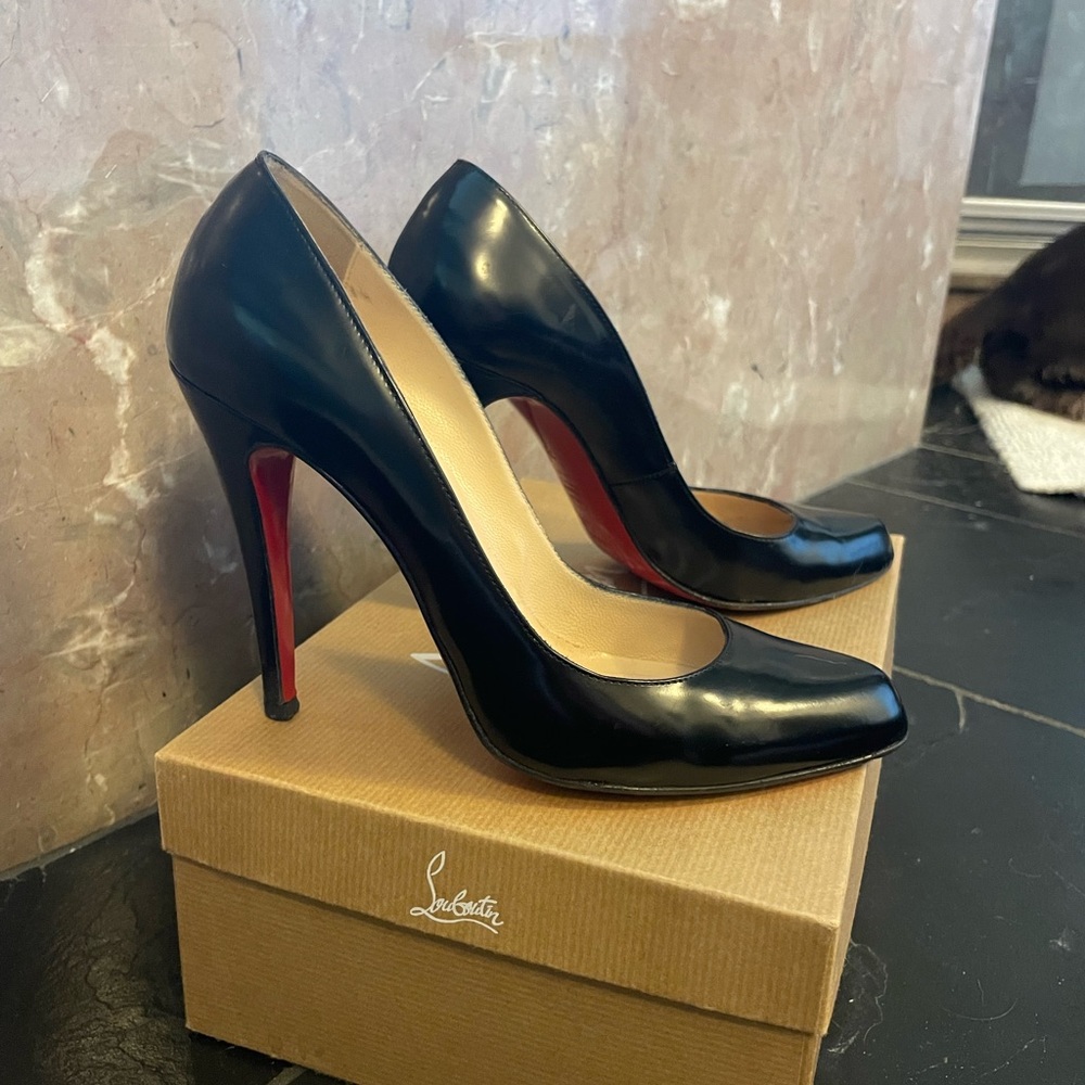 Christian Louboutin Décolleté stilettos.